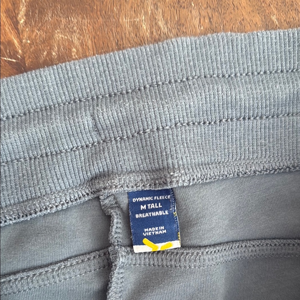 Old Navy Dynamic Fleece Joggers in Charcoal - Picture 2 of 6